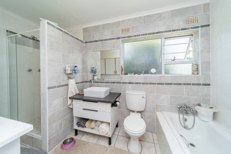 4 Bedroom Property for Sale in Beacon Bay Eastern Cape